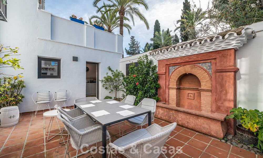 Charmant hoekhuis te koop in een exclusieve urbanisatie op de Golden Mile van Marbella 780497