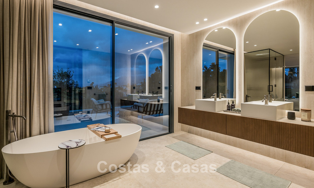 Gloednieuwe, mediterrane luxevilla te koop, dicht bij voorzieningen aan de oostkant van Marbella 780546