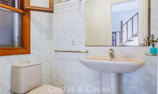 Townhouse te koop met zeezicht in een eerstelijnsstrand complex dicht bij Estepona centrum 780554 