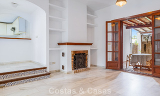 Townhouse te koop met zeezicht in een eerstelijnsstrand complex dicht bij Estepona centrum 780562 