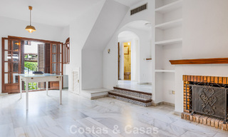Townhouse te koop met zeezicht in een eerstelijnsstrand complex dicht bij Estepona centrum 780563 