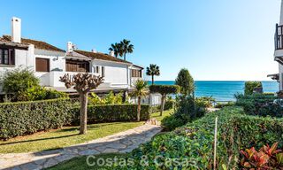 Townhouse te koop met zeezicht in een eerstelijnsstrand complex dicht bij Estepona centrum 780572 