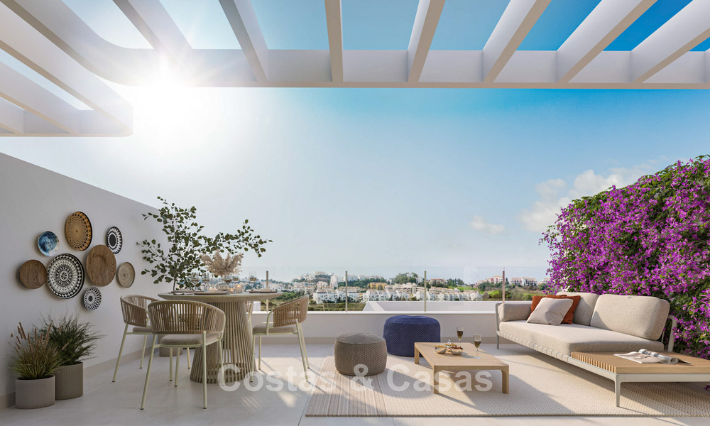 Off-plan, eerstelijnsgolf appartementen met zeezicht te koop in een luxe resort in Mijas, Costa del Sol 780602