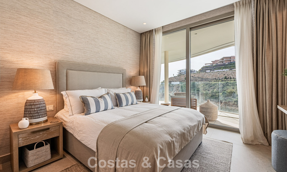 Superieur tuinappartement met panoramisch zeezicht te koop in La Quinta, Marbella - Benahavis 780714