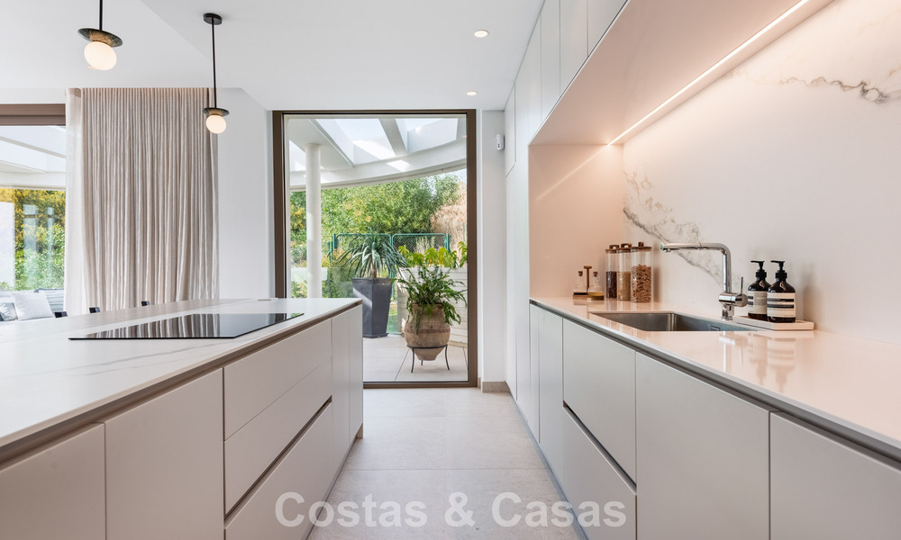 Superieur tuinappartement met panoramisch zeezicht te koop in La Quinta, Marbella - Benahavis 780720