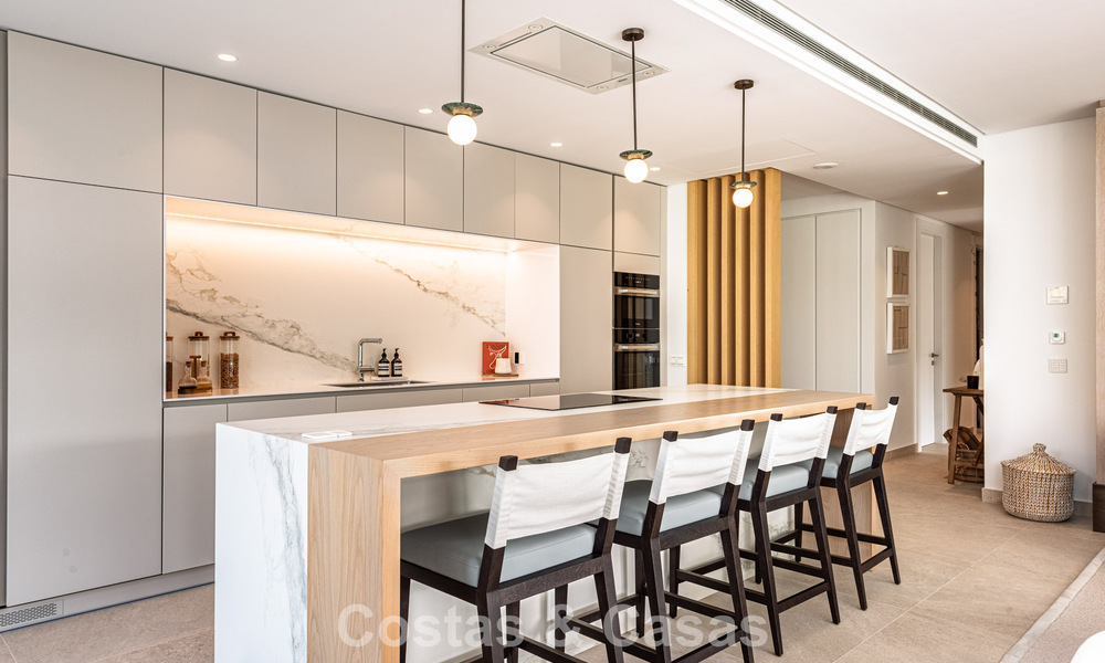 Superieur tuinappartement met panoramisch zeezicht te koop in La Quinta, Marbella - Benahavis 780722