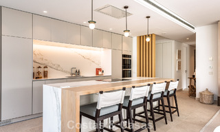 Superieur tuinappartement met panoramisch zeezicht te koop in La Quinta, Marbella - Benahavis 780722 