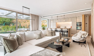 Superieur tuinappartement met panoramisch zeezicht te koop in La Quinta, Marbella - Benahavis 780727 