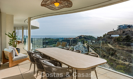 Superieur tuinappartement met panoramisch zeezicht te koop in La Quinta, Marbella - Benahavis 780730