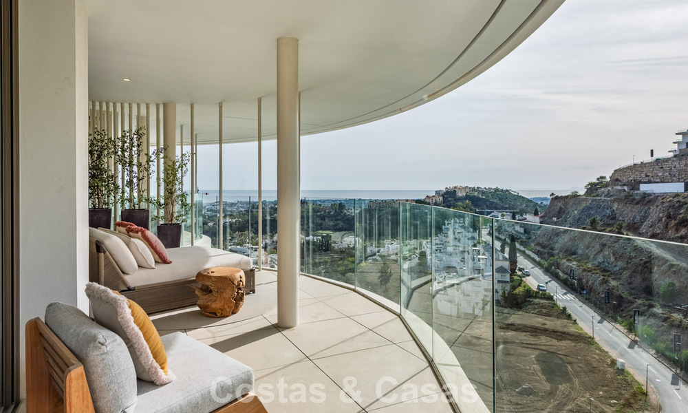 Superieur tuinappartement met panoramisch zeezicht te koop in La Quinta, Marbella - Benahavis 780731