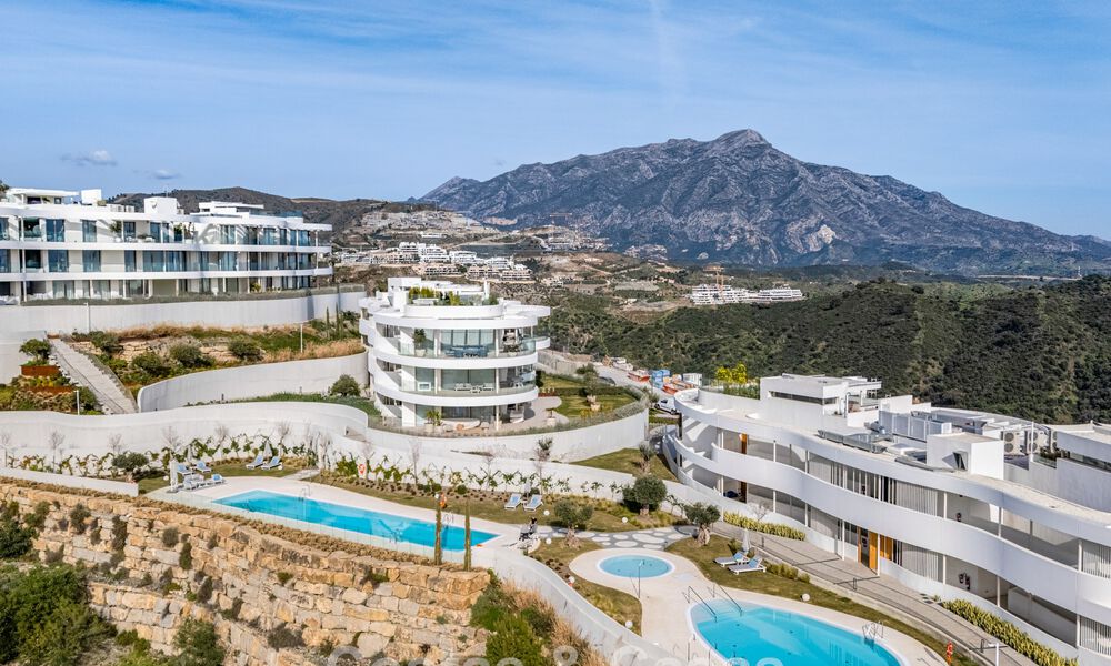 Superieur tuinappartement met panoramisch zeezicht te koop in La Quinta, Marbella - Benahavis 780737