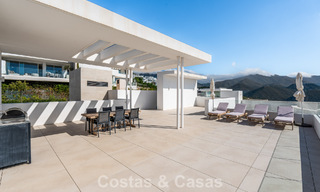 Instapklaar, modern-strak penthouse met panoramisch zeezicht te koop, in een luxeresort nabij Marbella stad 780739 