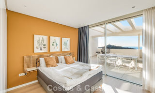 Instapklaar, modern-strak penthouse met panoramisch zeezicht te koop, in een luxeresort nabij Marbella stad 780740 