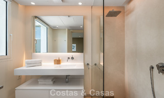 Instapklaar, modern-strak penthouse met panoramisch zeezicht te koop, in een luxeresort nabij Marbella stad 780743 