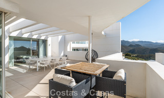 Instapklaar, modern-strak penthouse met panoramisch zeezicht te koop, in een luxeresort nabij Marbella stad 780755 