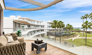 Luxueus, modern appartement met zeezicht te koop direct aan het strand in Estepona, Costa del Sol 780770 