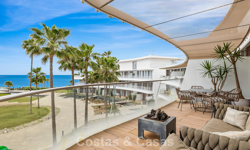Luxueus, modern appartement met zeezicht te koop direct aan het strand in Estepona, Costa del Sol 780771