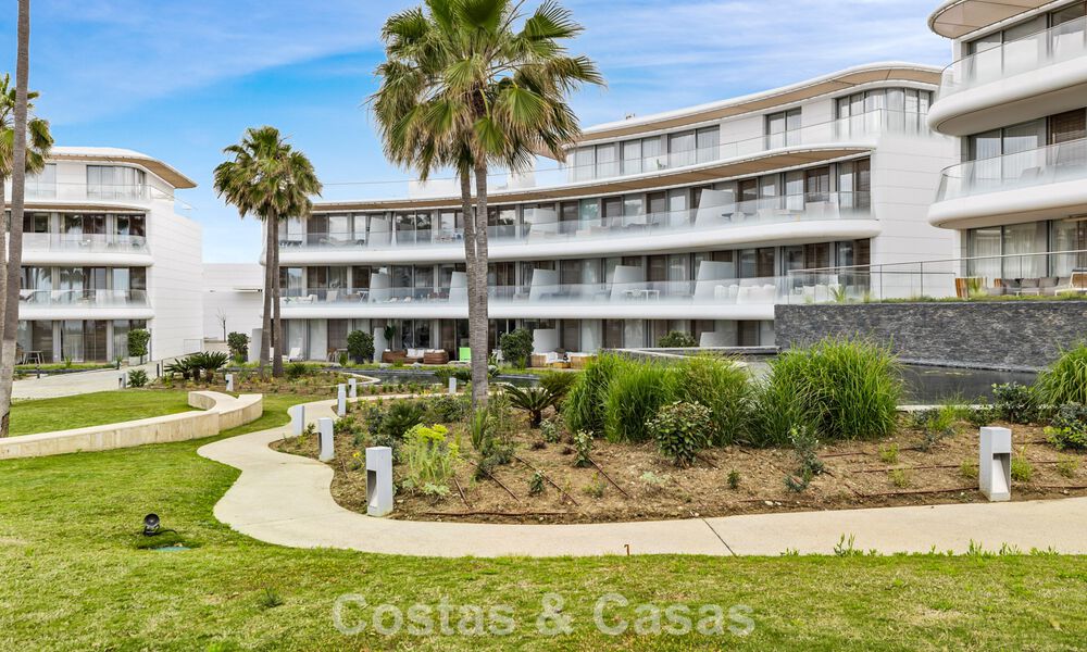 Luxueus, modern appartement met zeezicht te koop direct aan het strand in Estepona, Costa del Sol 780774