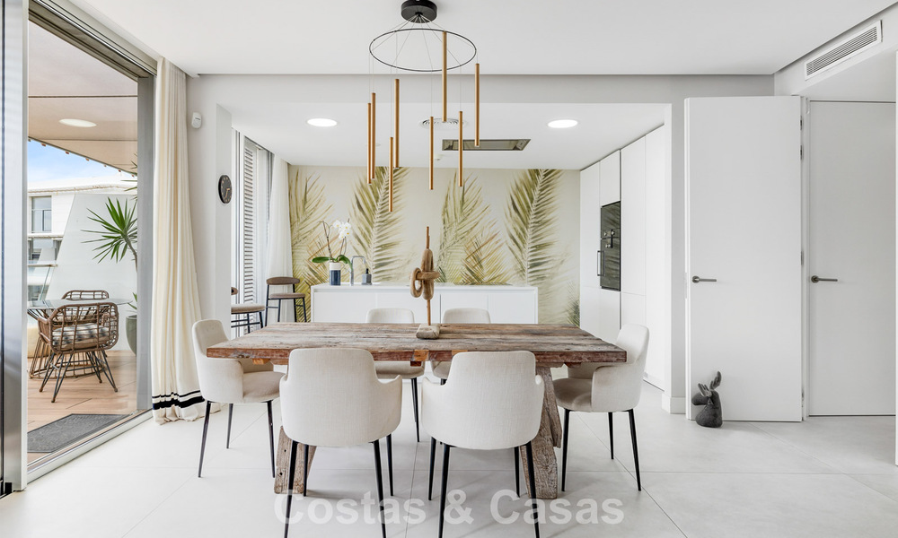 Luxueus, modern appartement met zeezicht te koop direct aan het strand in Estepona, Costa del Sol 780777