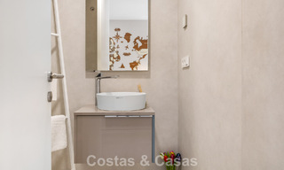 Luxueus, modern appartement met zeezicht te koop direct aan het strand in Estepona, Costa del Sol 780783 
