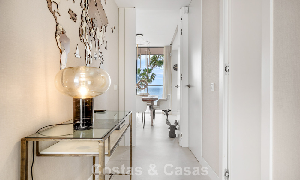 Luxueus, modern appartement met zeezicht te koop direct aan het strand in Estepona, Costa del Sol 780784