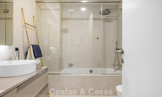 Luxueus, modern appartement met zeezicht te koop direct aan het strand in Estepona, Costa del Sol 780788 