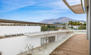 Luxueus, modern appartement met zeezicht te koop direct aan het strand in Estepona, Costa del Sol 780794 