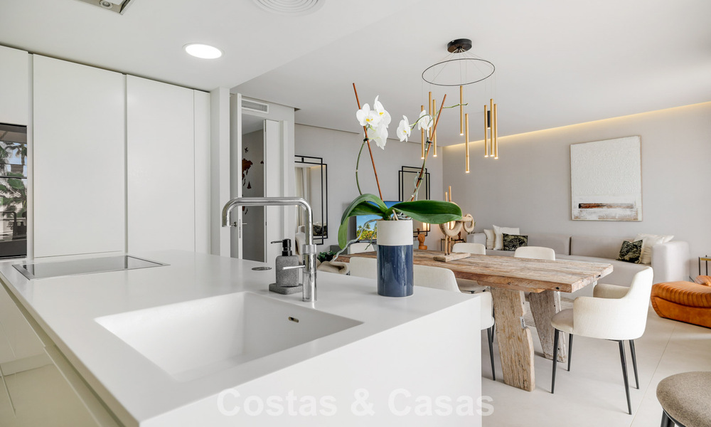 Luxueus, modern appartement met zeezicht te koop direct aan het strand in Estepona, Costa del Sol 780800