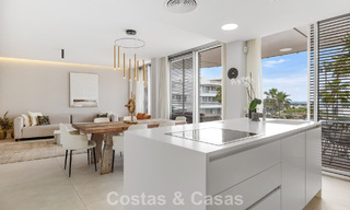 Luxueus, modern appartement met zeezicht te koop direct aan het strand in Estepona, Costa del Sol 780801 