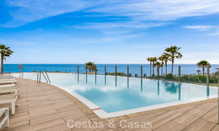 Luxueus, modern appartement met zeezicht te koop direct aan het strand in Estepona, Costa del Sol 780802 