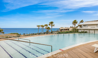 Luxueus, modern appartement met zeezicht te koop direct aan het strand in Estepona, Costa del Sol 780804 