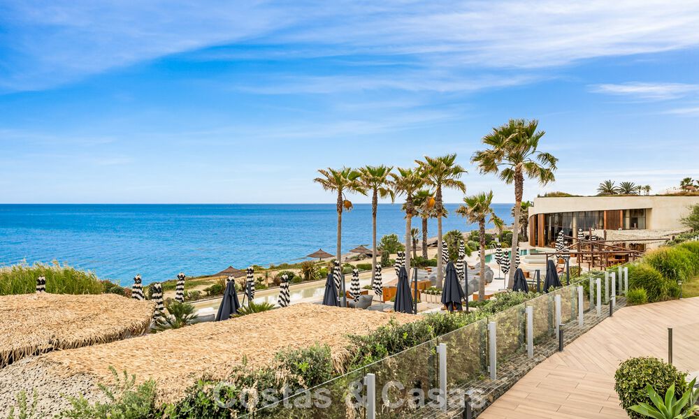 Luxueus, modern appartement met zeezicht te koop direct aan het strand in Estepona, Costa del Sol 780805
