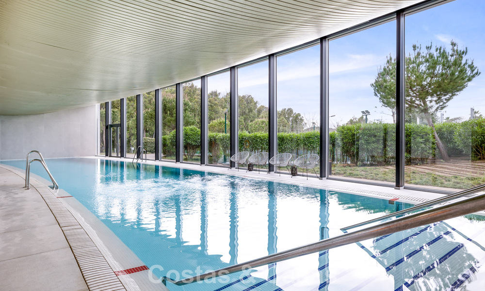 Luxueus, modern appartement met zeezicht te koop direct aan het strand in Estepona, Costa del Sol 780806