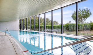 Luxueus, modern appartement met zeezicht te koop direct aan het strand in Estepona, Costa del Sol 780806 