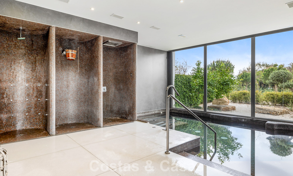 Luxueus, modern appartement met zeezicht te koop direct aan het strand in Estepona, Costa del Sol 780808