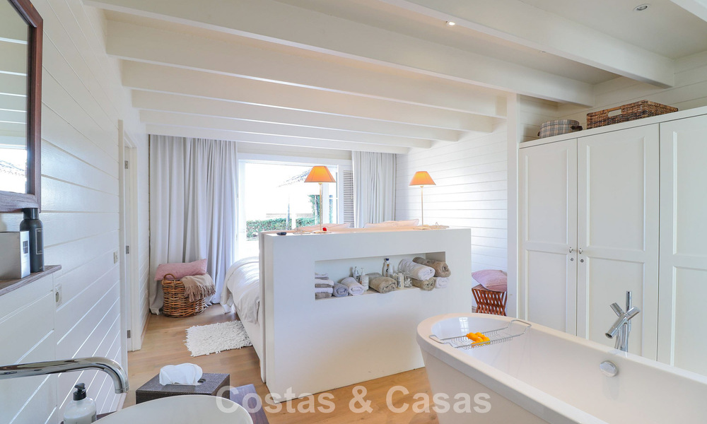 Instapklare, mediterrane gelijkvloerse villa te koop, in een golfomgeving van Benahavis - Marbella 780819