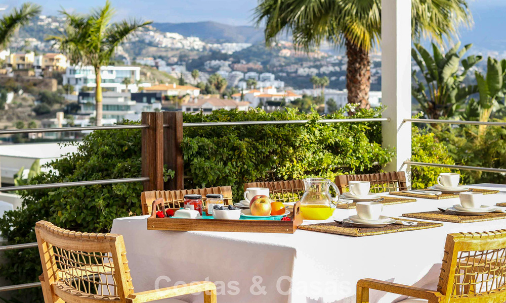 Instapklare, mediterrane gelijkvloerse villa te koop, in een golfomgeving van Benahavis - Marbella 780825