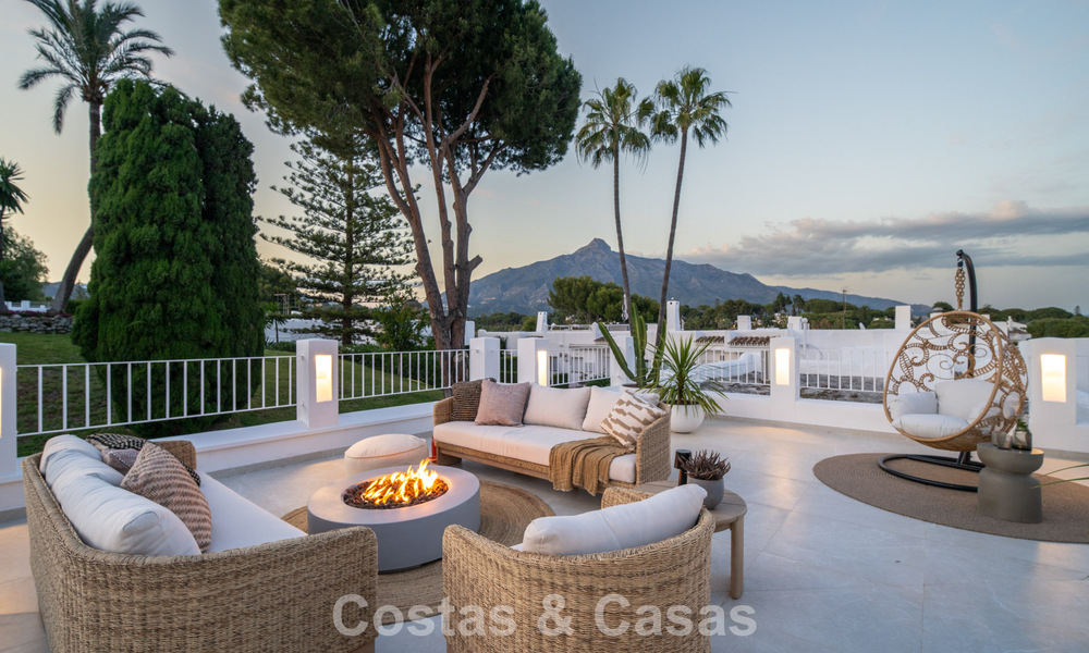Charmant gerenoveerd townhouse te koop in de populaire golfenclave Aloha Golf, in Nueva Andalucia, Marbella 780846