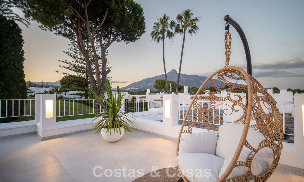 Charmant gerenoveerd townhouse te koop in de populaire golfenclave Aloha Golf, in Nueva Andalucia, Marbella 780847