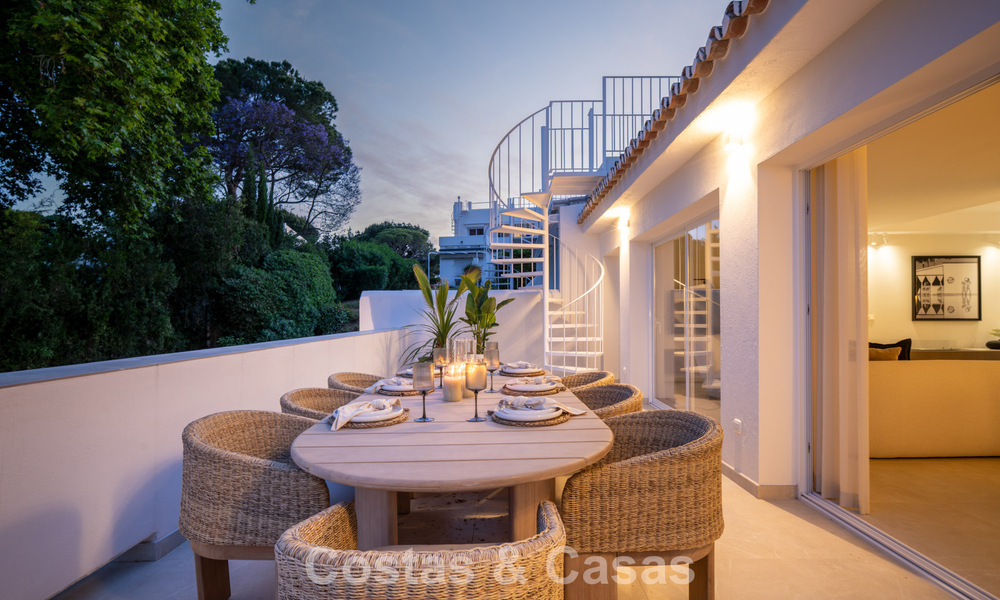Charmant gerenoveerd townhouse te koop in de populaire golfenclave Aloha Golf, in Nueva Andalucia, Marbella 780848