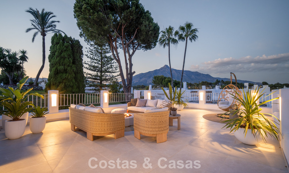 Charmant gerenoveerd townhouse te koop in de populaire golfenclave Aloha Golf, in Nueva Andalucia, Marbella 780849