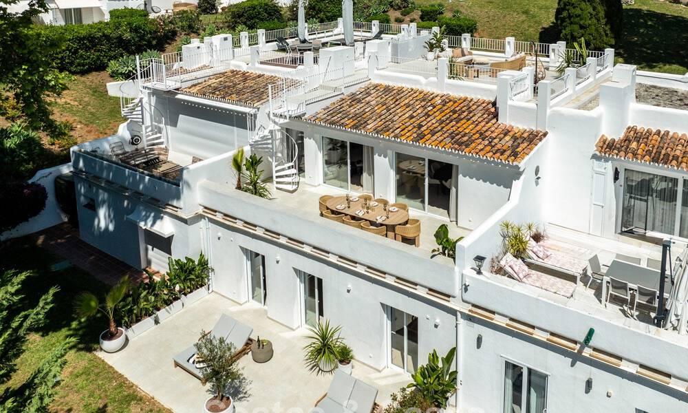 Charmant gerenoveerd townhouse te koop in de populaire golfenclave Aloha Golf, in Nueva Andalucia, Marbella 780850