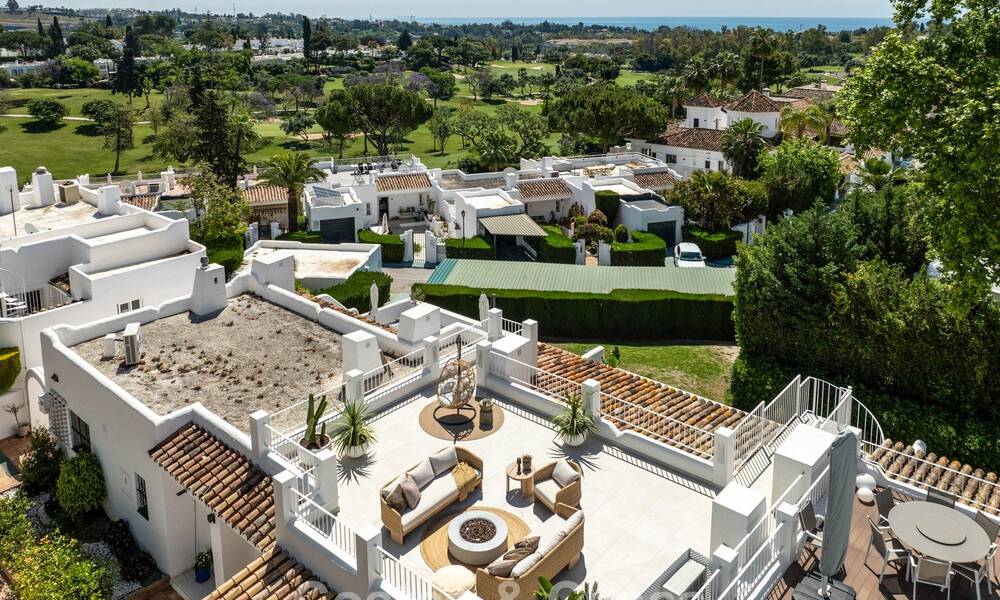 Charmant gerenoveerd townhouse te koop in de populaire golfenclave Aloha Golf, in Nueva Andalucia, Marbella 780851