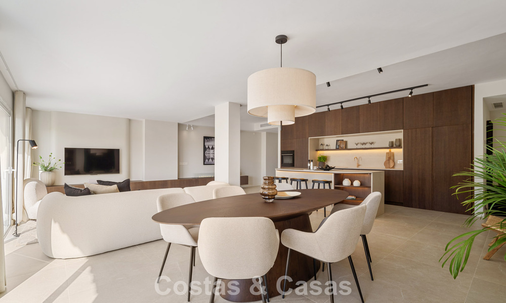 Charmant gerenoveerd townhouse te koop in de populaire golfenclave Aloha Golf, in Nueva Andalucia, Marbella 780862