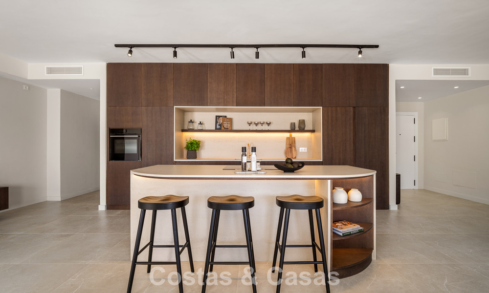 Charmant gerenoveerd townhouse te koop in de populaire golfenclave Aloha Golf, in Nueva Andalucia, Marbella 780863