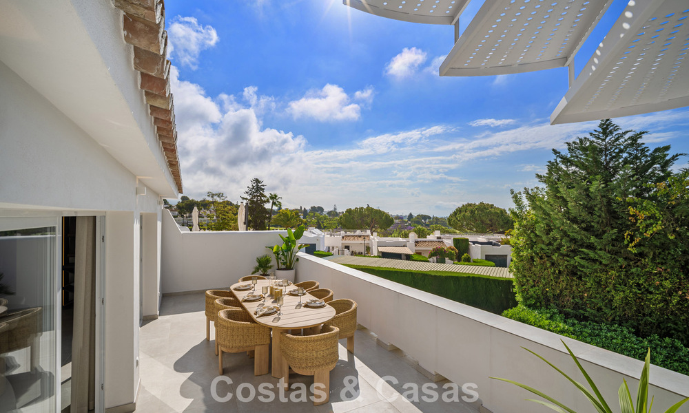 Charmant gerenoveerd townhouse te koop in de populaire golfenclave Aloha Golf, in Nueva Andalucia, Marbella 780867