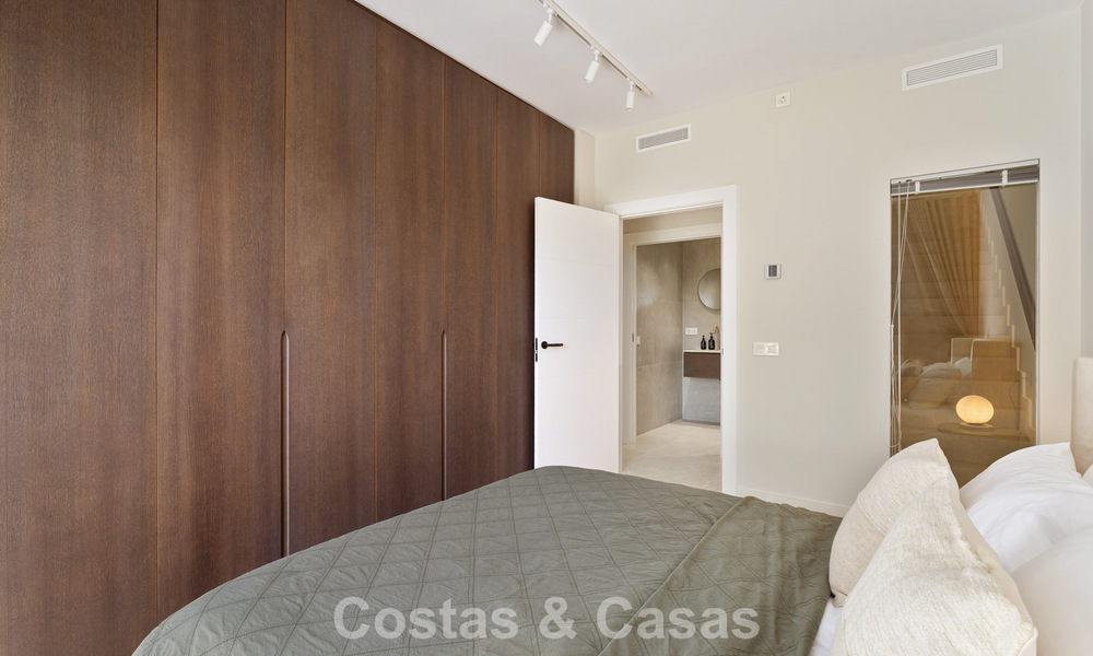 Charmant gerenoveerd townhouse te koop in de populaire golfenclave Aloha Golf, in Nueva Andalucia, Marbella 780875
