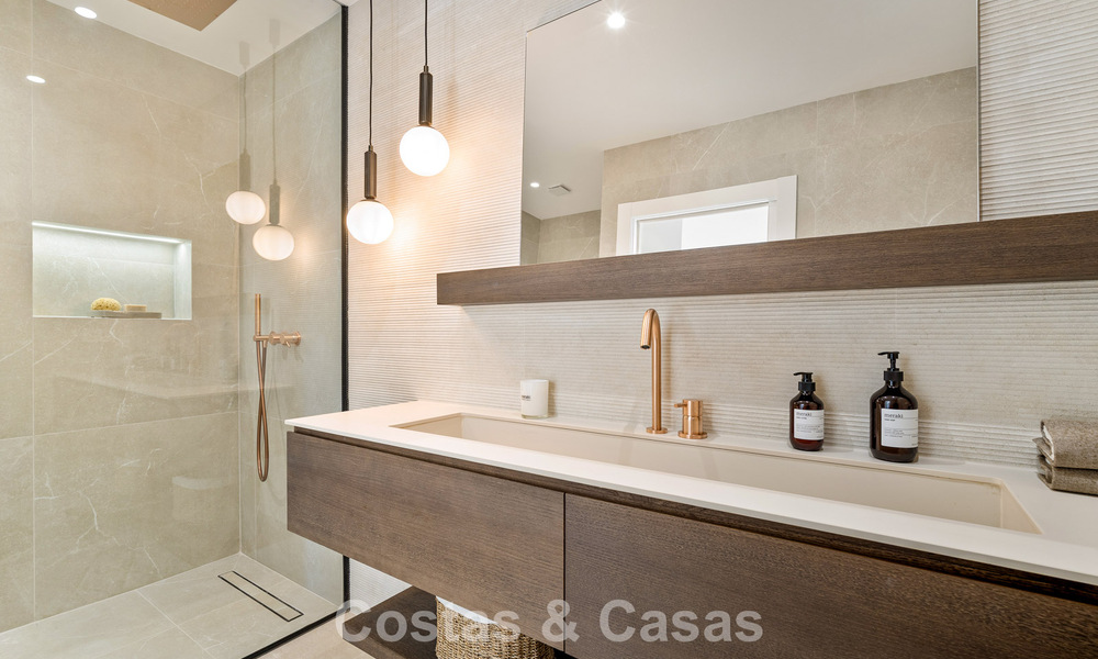 Charmant gerenoveerd townhouse te koop in de populaire golfenclave Aloha Golf, in Nueva Andalucia, Marbella 780882