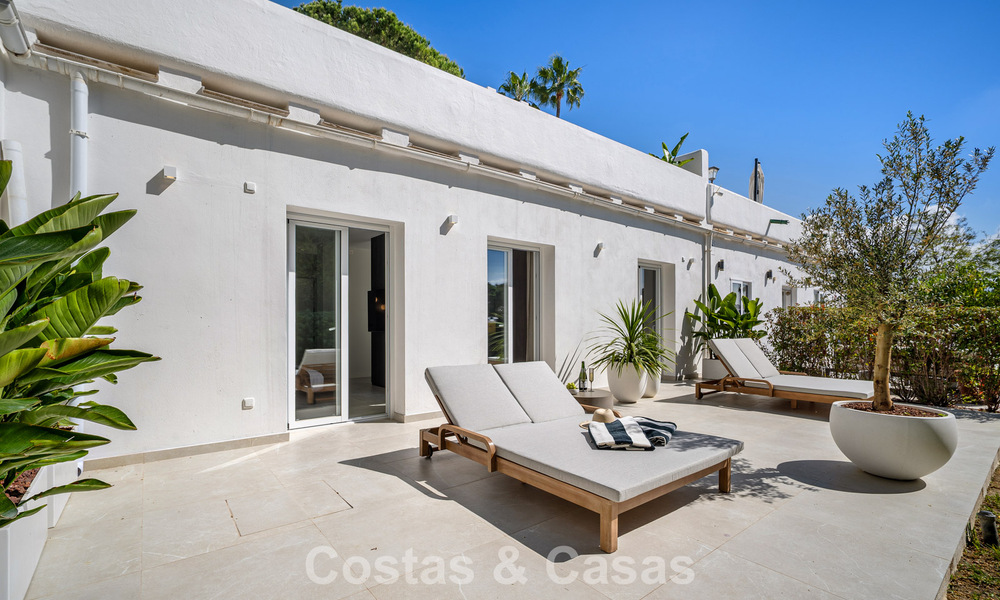 Charmant gerenoveerd townhouse te koop in de populaire golfenclave Aloha Golf, in Nueva Andalucia, Marbella 780888
