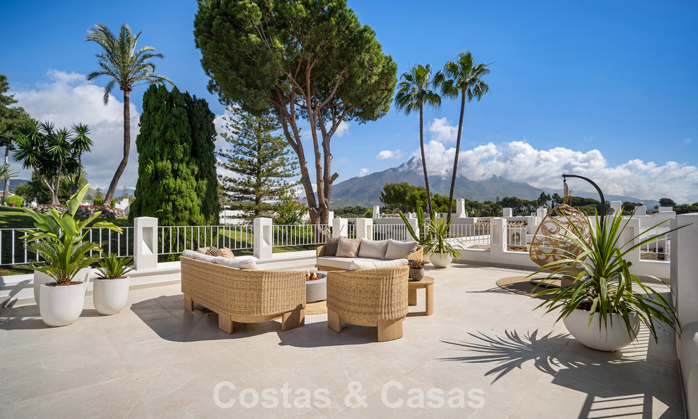 Charmant gerenoveerd townhouse te koop in de populaire golfenclave Aloha Golf, in Nueva Andalucia, Marbella 780890